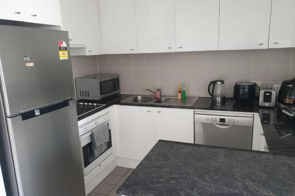 Dana-Cozy Private Room In Shared Central Apt-Rm 2 Canberra Zewnętrze zdjęcie